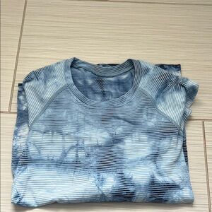Woman’s Lululemon Blue Tie-Dye Short Sleeve Shirt